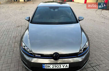 Хэтчбек Volkswagen e-Golf 2015 в 