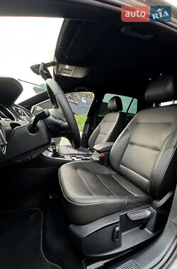 Хэтчбек Volkswagen e-Golf 2015 в 