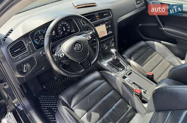Хетчбек Volkswagen e-Golf 2018 в 
