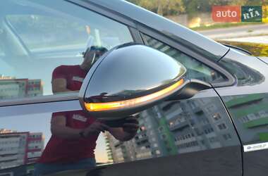 Хэтчбек Volkswagen e-Golf 2015 в 