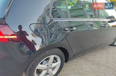 Хэтчбек Volkswagen e-Golf 2015 в 