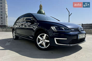 Хетчбек Volkswagen e-Golf 2015 в Рівному