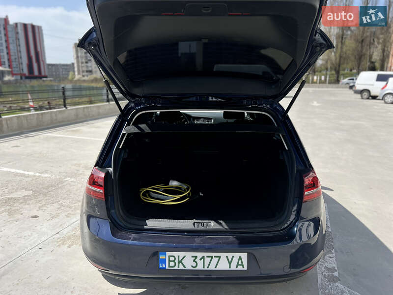 Хэтчбек Volkswagen e-Golf 2015 в Ровно