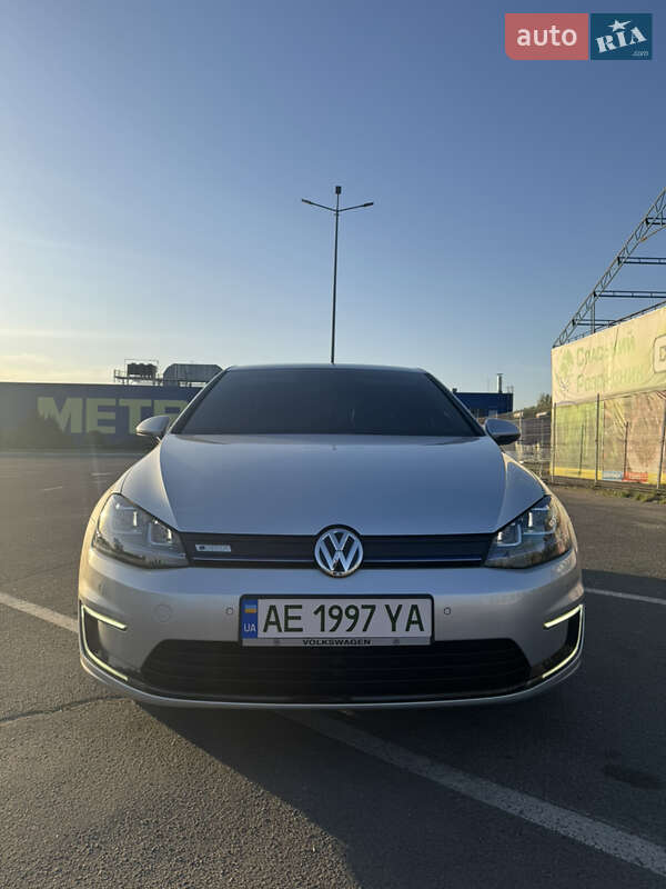 Хэтчбек Volkswagen e-Golf 2014 в 