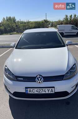 Хетчбек Volkswagen e-Golf 2016 в 