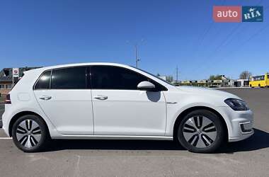 Хетчбек Volkswagen e-Golf 2016 в 