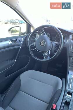 Хетчбек Volkswagen e-Golf 2016 в 