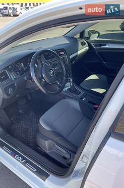 Хетчбек Volkswagen e-Golf 2016 в 