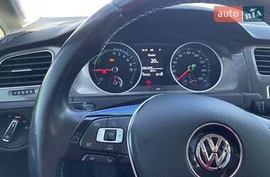 Хетчбек Volkswagen e-Golf 2016 в 