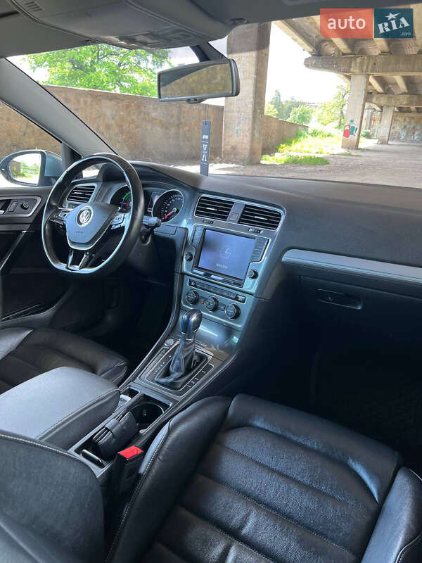 Хетчбек Volkswagen e-Golf 2016 в Мукачевому