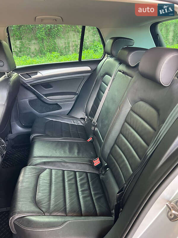 Хетчбек Volkswagen e-Golf 2016 в Мукачевому