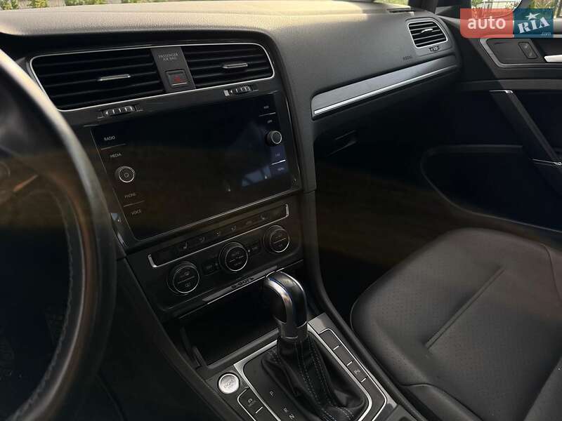 Хетчбек Volkswagen e-Golf 2017 в Луцьку