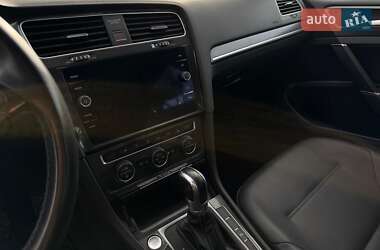 Хетчбек Volkswagen e-Golf 2017 в 