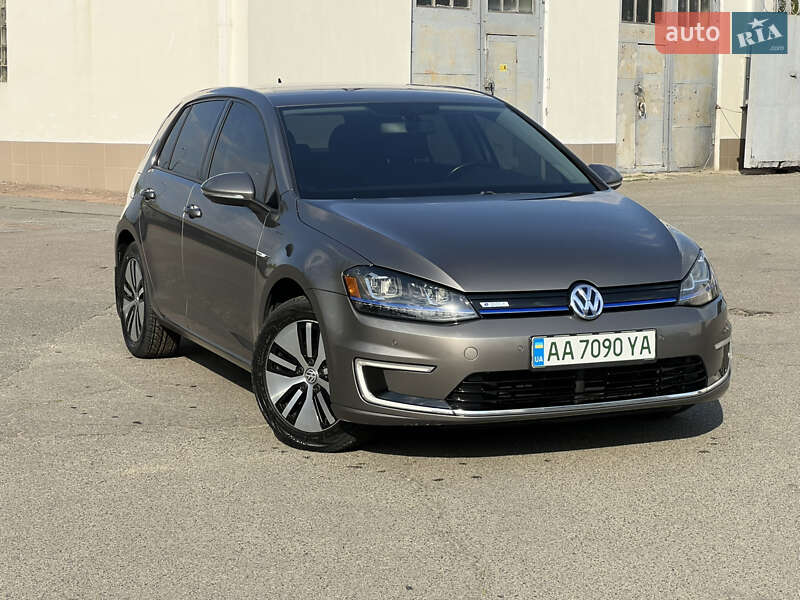 Хэтчбек Volkswagen e-Golf 2015 в 