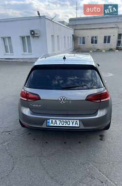 Хэтчбек Volkswagen e-Golf 2015 в 