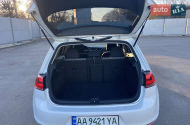 Хетчбек Volkswagen e-Golf 2016 в 