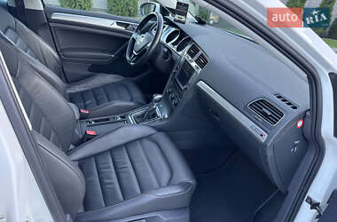 Хэтчбек Volkswagen e-Golf 2015 в 