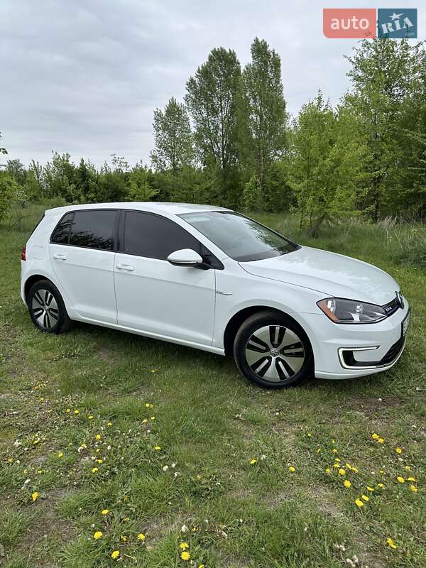 Хэтчбек Volkswagen e-Golf 2015 в Лубнах