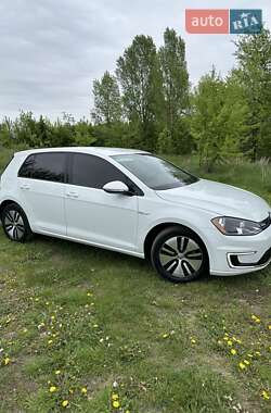 Хэтчбек Volkswagen e-Golf 2015 в 