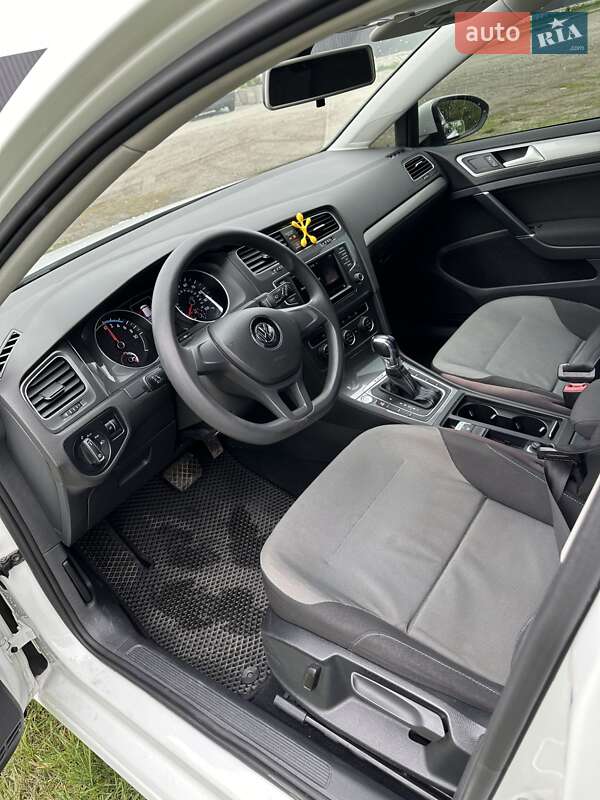Хэтчбек Volkswagen e-Golf 2015 в Лубнах
