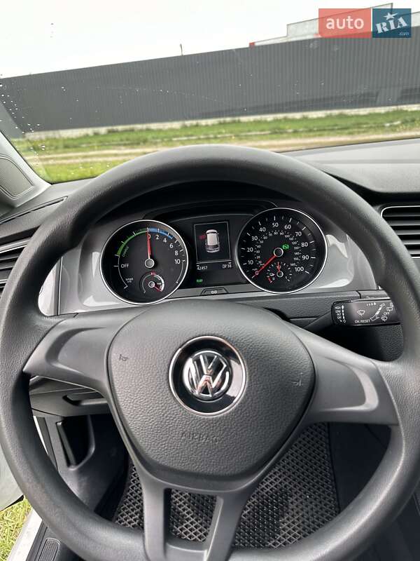 Хэтчбек Volkswagen e-Golf 2015 в Лубнах