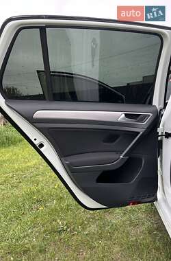 Хэтчбек Volkswagen e-Golf 2015 в 