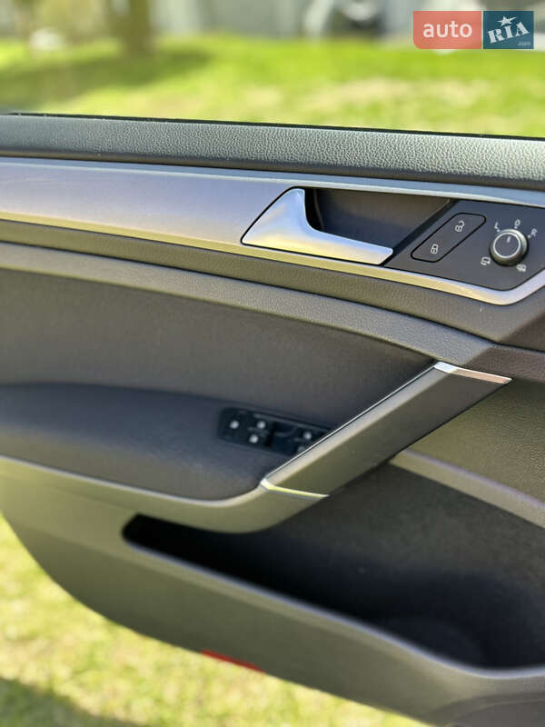 Хетчбек Volkswagen e-Golf 2016 в Хмельницькому