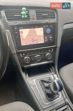 Хэтчбек Volkswagen e-Golf 2020 в 