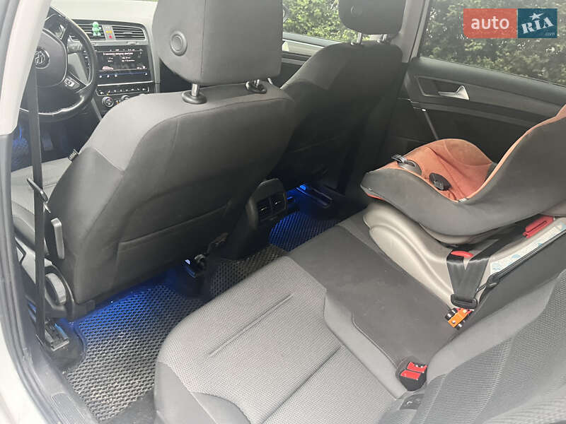 Хетчбек Volkswagen e-Golf 2020 в Хмельницькому фото 12 Хетчбек Volkswagen e-Golf 2020 в Хмельницькому