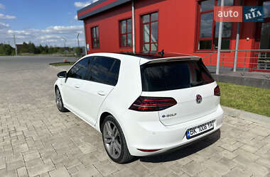 Хетчбек Volkswagen e-Golf 2014 в 