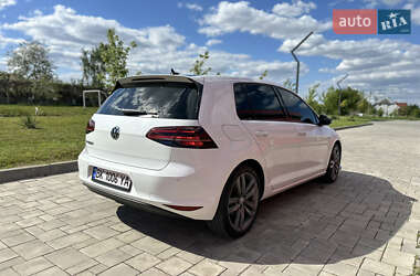 Хетчбек Volkswagen e-Golf 2014 в 