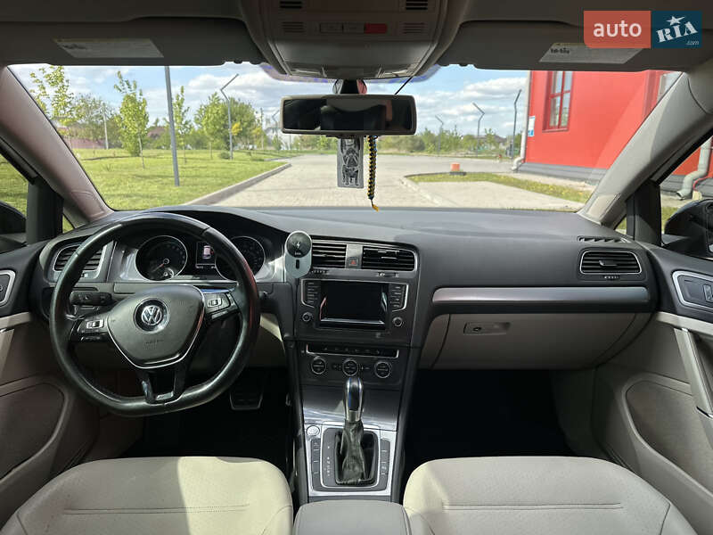 Хетчбек Volkswagen e-Golf 2014 в Рівному