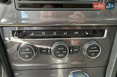 Хетчбек Volkswagen e-Golf 2014 в 