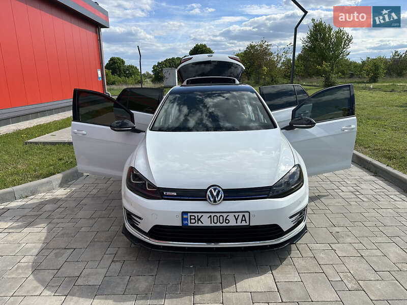 Хетчбек Volkswagen e-Golf 2014 в Рівному
