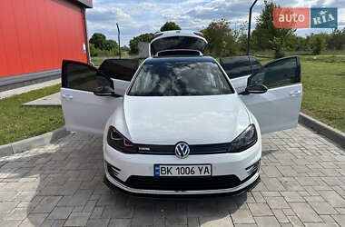 Хетчбек Volkswagen e-Golf 2014 в 