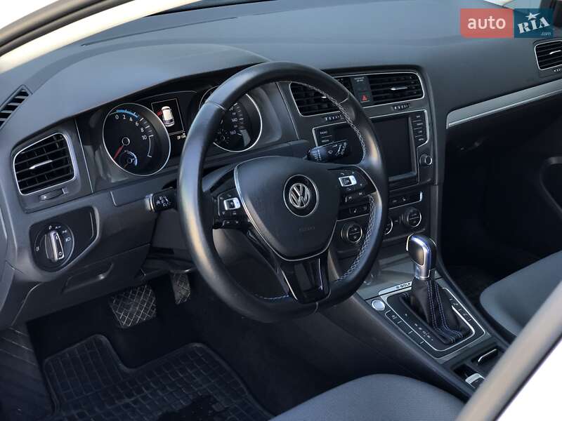 Хэтчбек Volkswagen e-Golf 2014 в Хмельницком