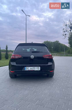 Хэтчбек Volkswagen e-Golf 2014 в 