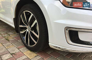 Хетчбек Volkswagen e-Golf 2016 в 