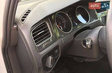 Хетчбек Volkswagen e-Golf 2016 в 