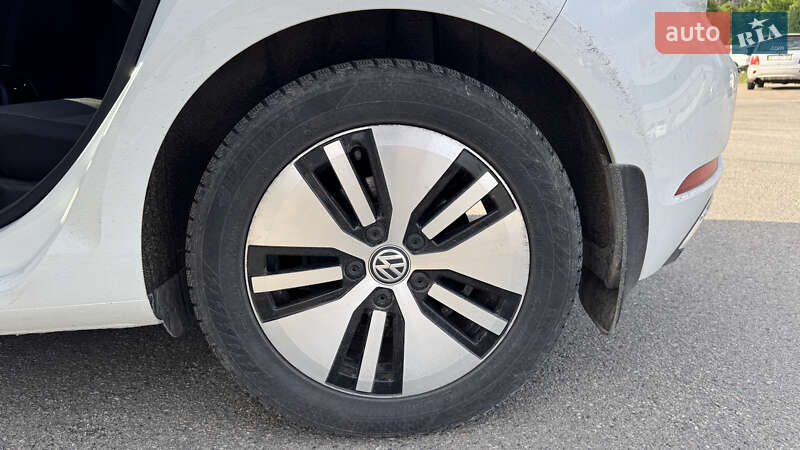 Хэтчбек Volkswagen e-Golf 2017 в Киеве