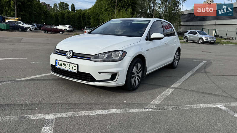 Хэтчбек Volkswagen e-Golf 2017 в Киеве