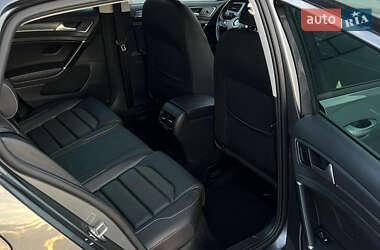 Хетчбек Volkswagen e-Golf 2019 в 