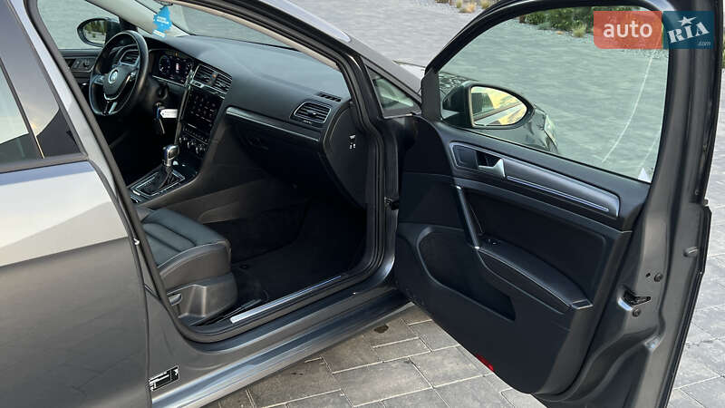 Хэтчбек Volkswagen e-Golf 2019 в Луцке