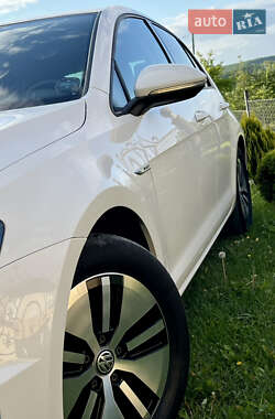 Хетчбек Volkswagen e-Golf 2016 в 