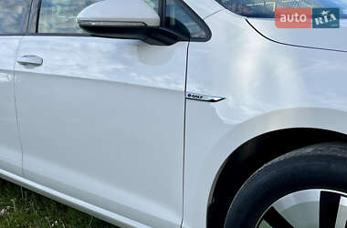 Хетчбек Volkswagen e-Golf 2016 в 