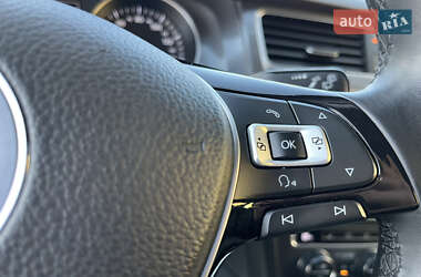 Хетчбек Volkswagen e-Golf 2016 в 
