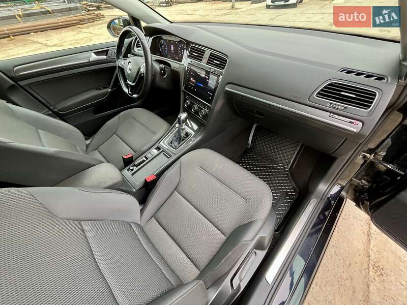 Хэтчбек Volkswagen e-Golf 2018 в Львове фото 42 Хэтчбек Volkswagen e-Golf 2018 в Львове