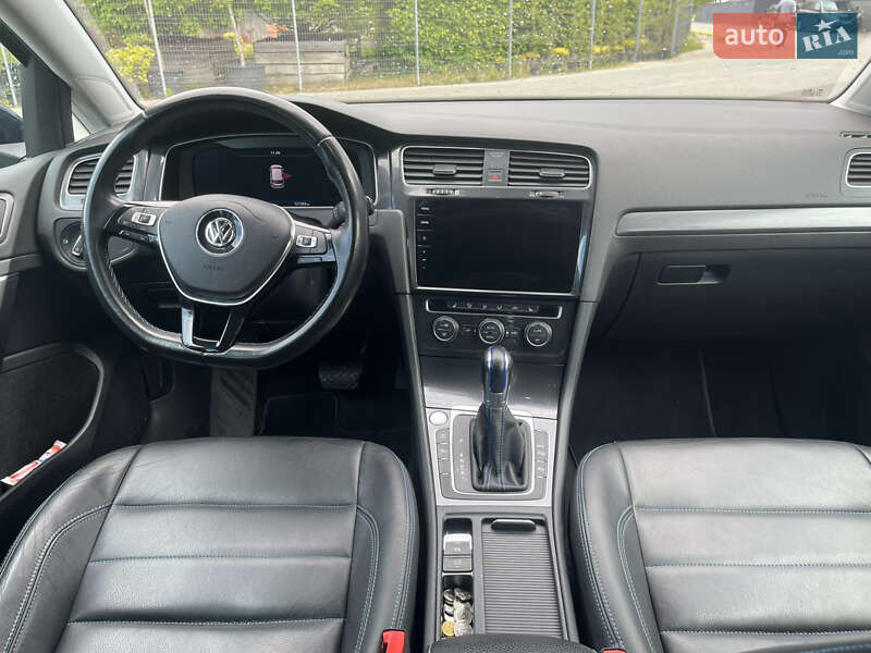 Хетчбек Volkswagen e-Golf 2017 в Києві