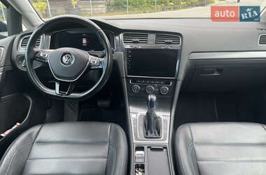 Хэтчбек Volkswagen e-Golf 2017 в 