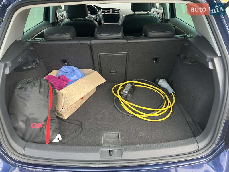 Хетчбек Volkswagen e-Golf 2017 в Києві